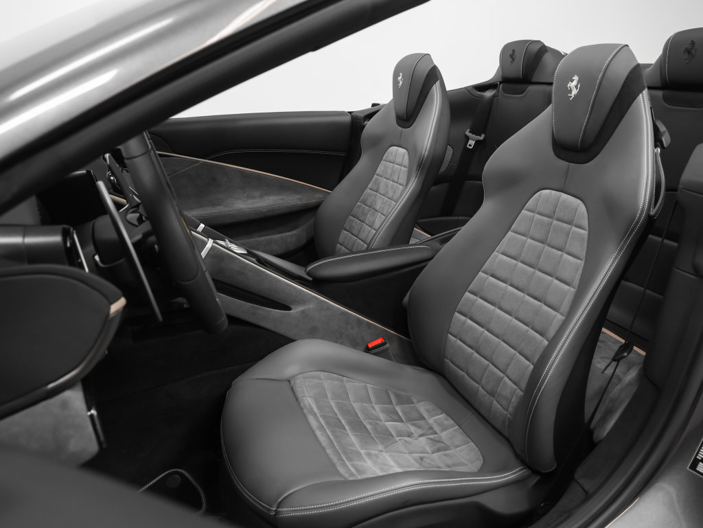Certified 2024 Ferrari Roma Spider RWD image 3