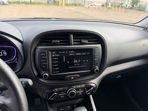 Used 2025 Kia Soul LX w/ LX Technology Package image 21