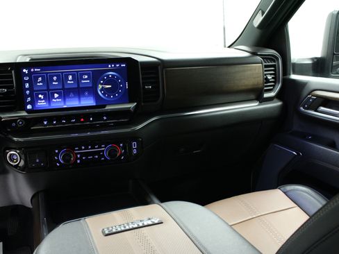 Used 2024 Chevrolet Silverado 2500 High Country w/ Technology Package AWD/4WD image 19