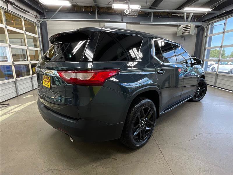 Used 2019 Chevrolet Traverse LT w/ LPO, Black Accent Package FWD image 5