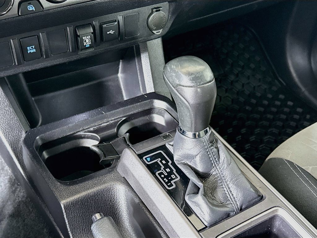 Used 2021 Toyota Tacoma TRD Off-Road AWD/4WD image 17