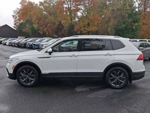 Used 2022 Volkswagen Tiguan SE w/ Panoramic Sunroof Package image 7