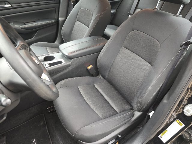 Used 2025 Nissan Altima 2.5 SV FWD image 13
