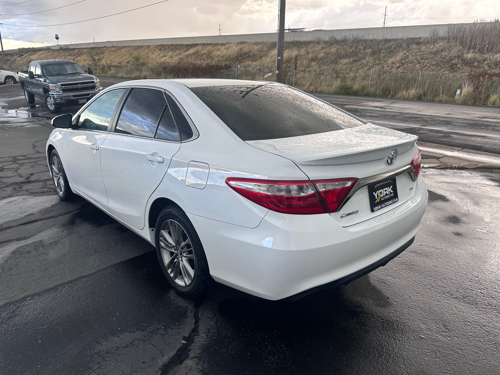 Used 2015 Toyota Camry SE FWD image 4