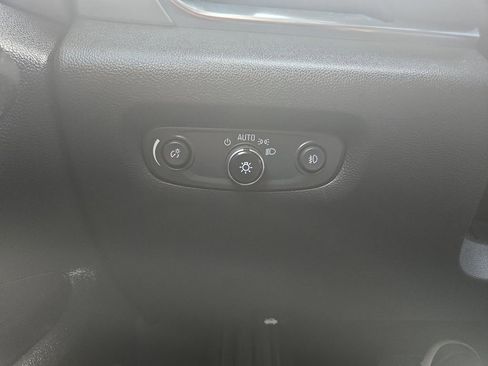 Used 2019 Chevrolet Traverse LT image 21