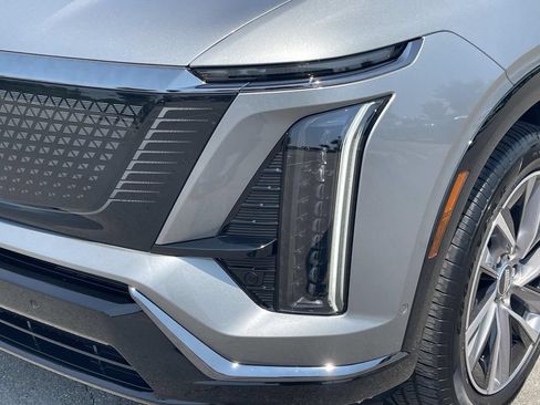 Certified 2026 Cadillac Vistiq Sport w/ LPO, Floor Liner Package AWD/4WD image 10