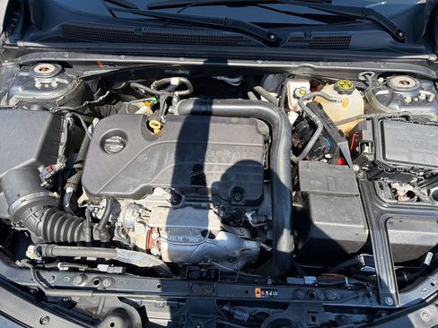 Used 2018 Chevrolet Malibu LT FWD image 14