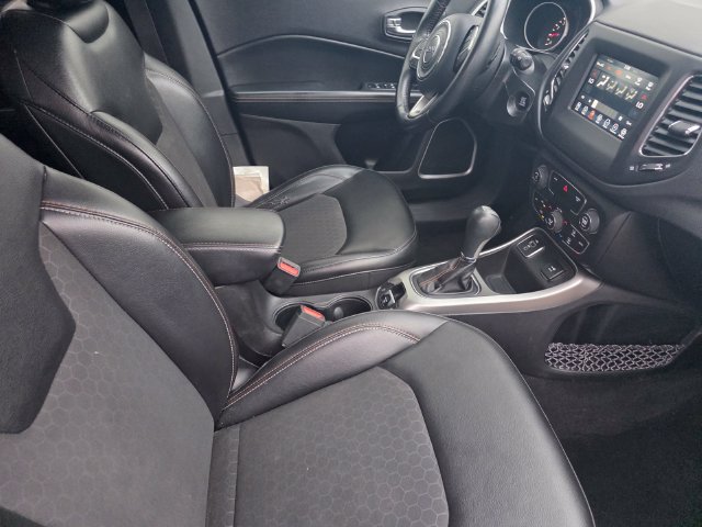 Used 2018 Jeep Compass Latitude w/ Popular Equipment Group FWD image 15