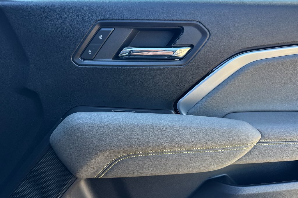 Used 2024 Chevrolet Colorado ZR2 w/ Safety Package AWD/4WD image 19