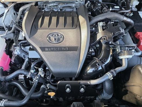 Used 2024 Toyota Highlander LE image 22