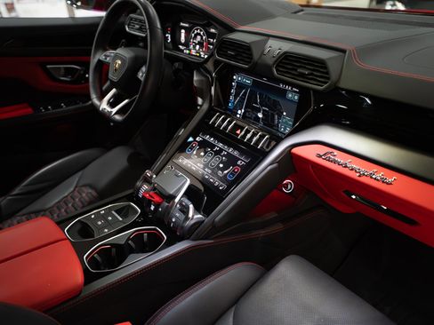 Used 2022 Lamborghini Urus AWD/4WD image 32