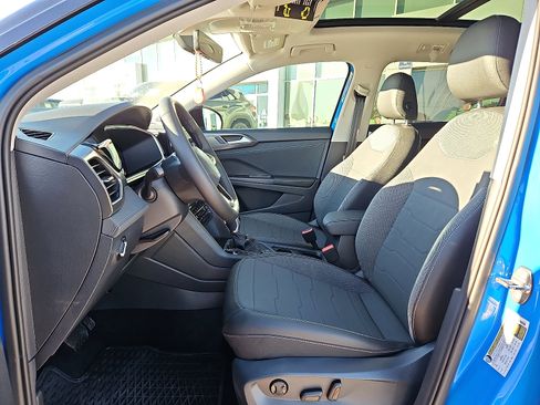 New 2025 Volkswagen Taos SE image 10