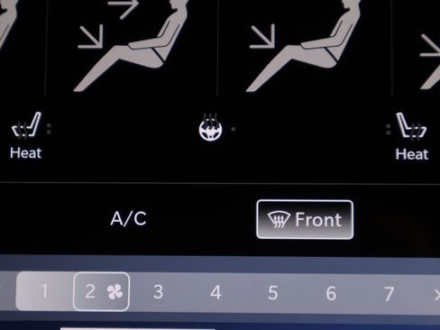 Used 2025 Chrysler Pacifica Select FWD image 43