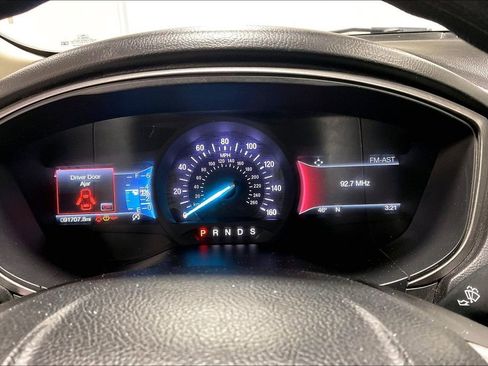 Used 2018 Ford Fusion SE w/ Fusion SE Technology Package image 25