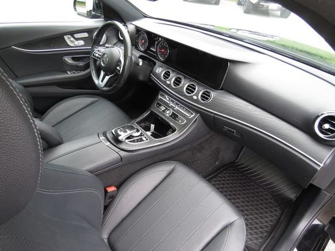 Used 2019 Mercedes-Benz E 300 4MATIC image 13