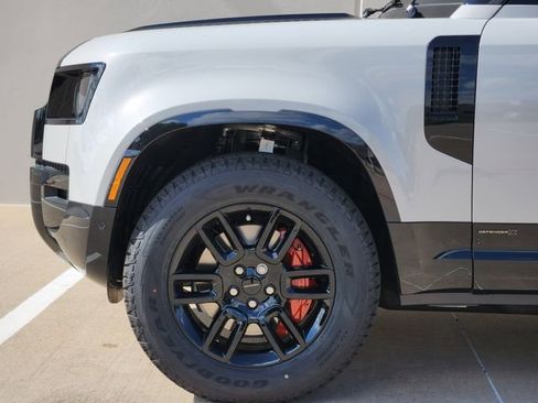 New 2026 Land Rover Defender 110 X AWD/4WD image 9