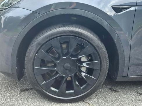 Used 2022 Tesla Model Y Long Range AWD/4WD image 16