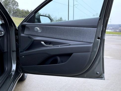 New 2026 Hyundai Elantra Limited FWD image 18