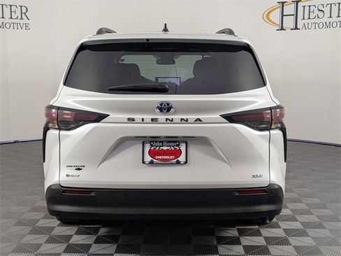 Used 2025 Toyota Sienna XLE image 6