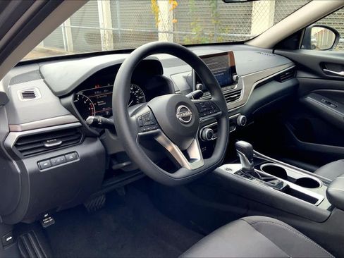 Used 2024 Nissan Altima 2.5 SV image 17