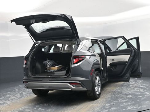 Certified 2025 Hyundai Tucson SE image 27