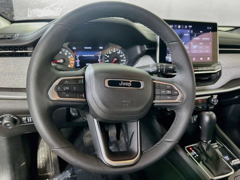 Used 2023 Jeep Compass Latitude w/ Convenience Group AWD/4WD image 11