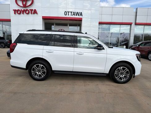 Used 2025 Ford Expedition Active AWD/4WD image 4