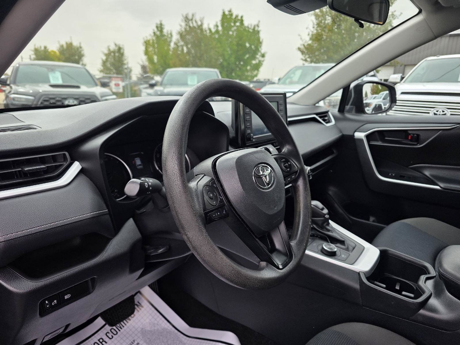 Used 2022 Toyota RAV4 LE AWD/4WD image 9