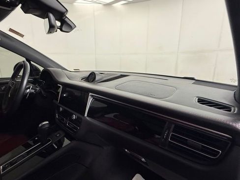 Used 2024 Porsche Macan AWD/4WD image 35