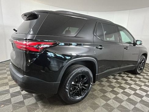 Used 2022 Chevrolet Traverse LT FWD image 3