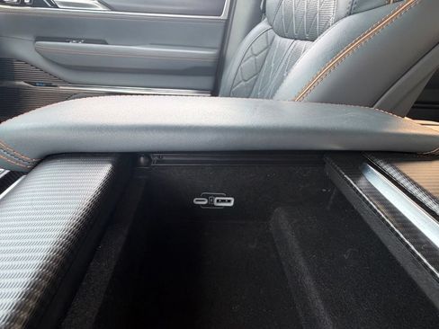 Used 2023 Jeep Grand Wagoneer Series III w/ Rear Seat Video Group 1 AWD/4WD image 33