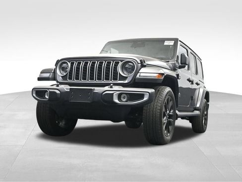 Used 2025 Jeep Wrangler Unlimited Sahara image 9