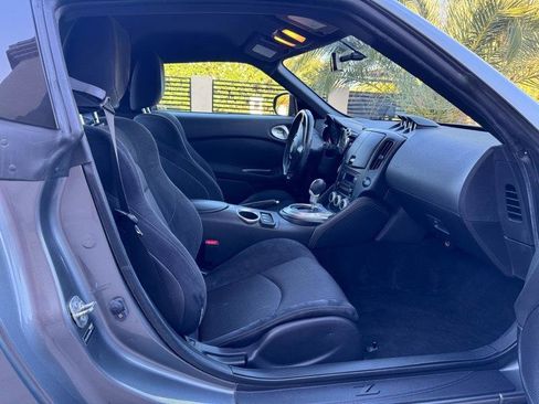 Used 2017 Nissan 370Z Coupe RWD image 10