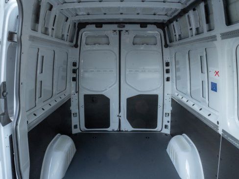 Used 2025 Mercedes-Benz Sprinter 2500 image 13