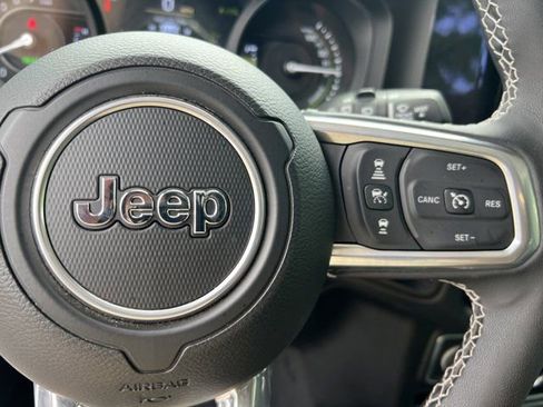 Used 2025 Jeep Wrangler Unlimited Sahara w/ Safety Group AWD/4WD image 29