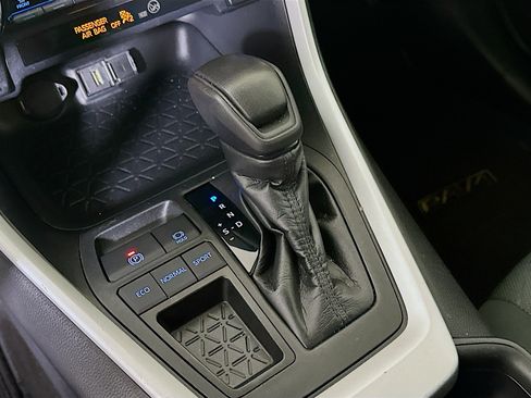 Used 2020 Toyota RAV4 XLE FWD image 21