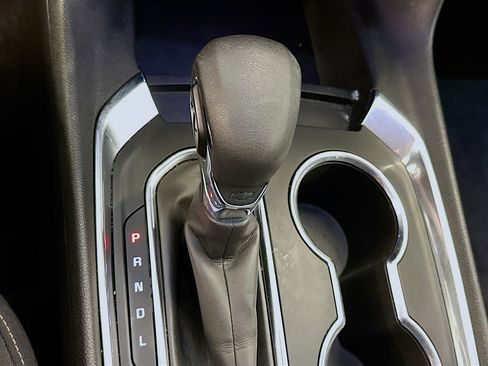 Used 2021 Chevrolet Traverse LT image 25