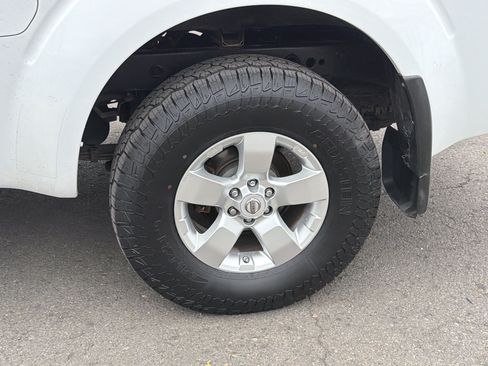 Used 2010 Nissan Frontier SE AWD/4WD image 25