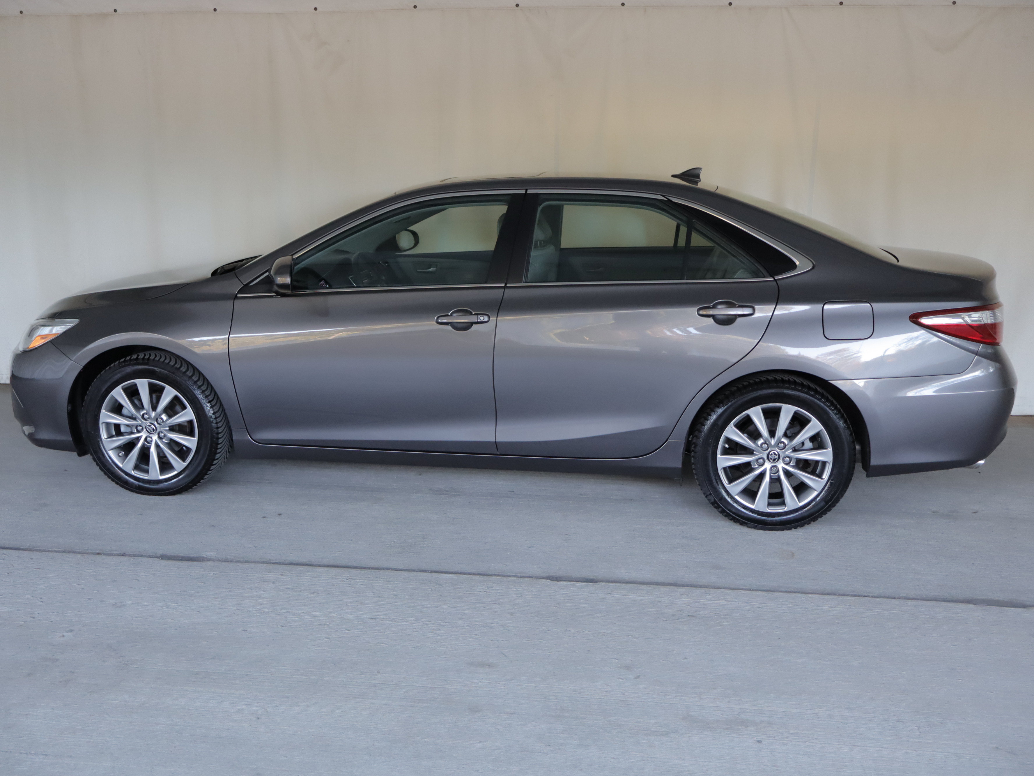 Used 2016 Toyota Camry XLE w/ Advanced Technology Package FWD image 25