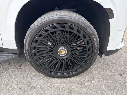 Used 2022 Cadillac Escalade Premium Luxury Platinum w/ Heavy-Duty Trailer Package image 9