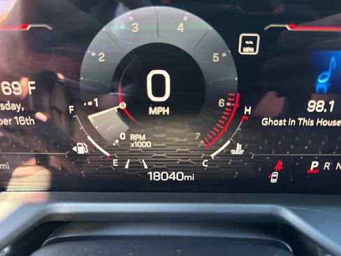 Used 2025 GMC Acadia Elevation image 25