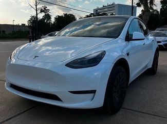 Used 2024 Tesla Model Y 2WD video 1