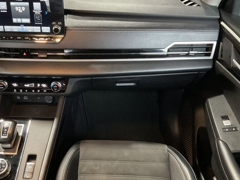 Used 2024 Mitsubishi Outlander SE Black Edition image 26