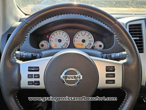 Used 2019 Nissan Frontier PRO-4X image 11