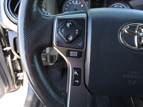 Used 2019 Toyota Tacoma TRD Off-Road AWD/4WD image 25