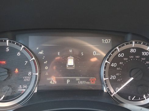 Used 2025 Toyota Highlander XLE image 21