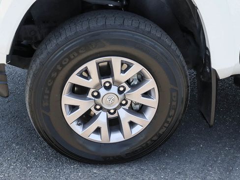 Used 2019 Toyota Tacoma SR5 RWD image 14