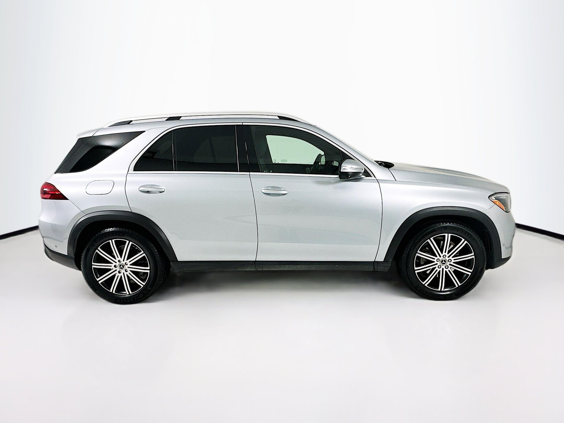 Used 2025 Mercedes-Benz GLE 350 4MATIC image 9