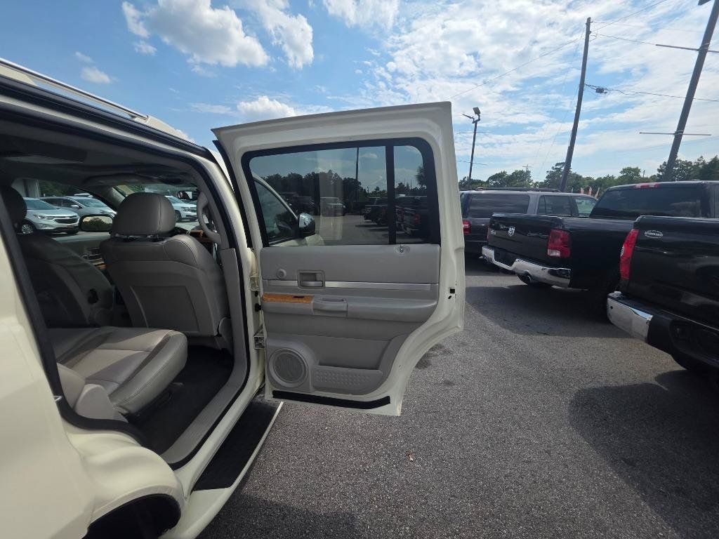 Used 2009 Chrysler Aspen Limited RWD image 14