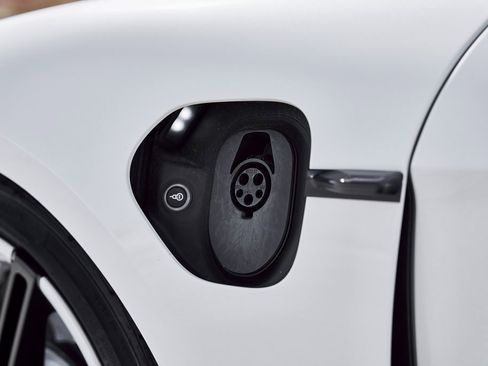 Used 2020 Porsche Taycan Turbo image 8